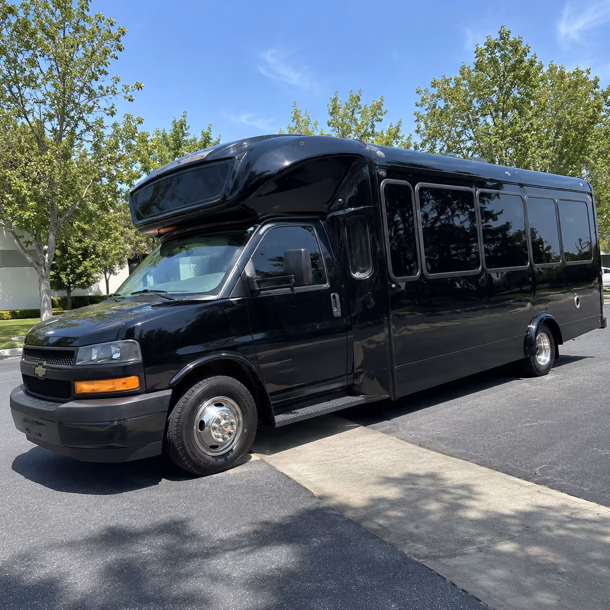 colton 15 passenger party bus
