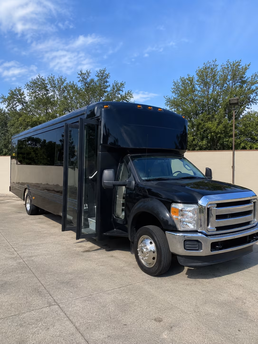 colton 20 passenger party bus